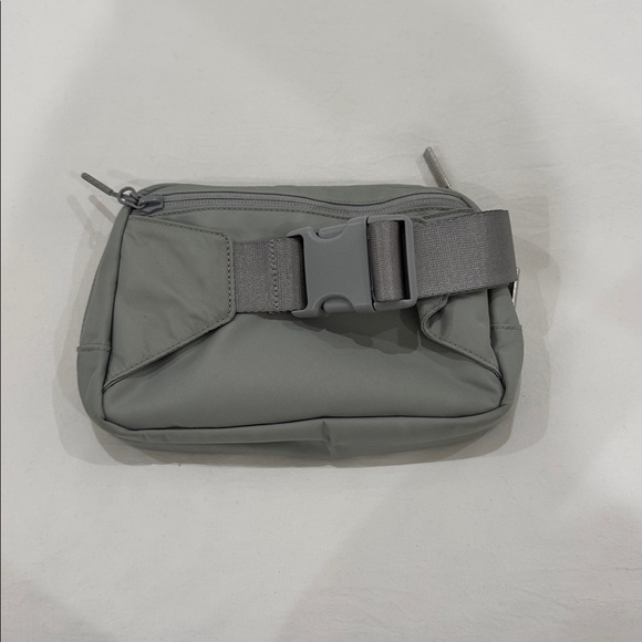 Big Lululemon Athletica Gray Toiletry Bag not Stained just needs to be cleaned:) - Picture 2 of 3